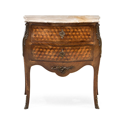 Sub.:12 - Lote: 1360 -  C�moda en marqueter�a estilo Luis XV con aplicaciones en bronce, S.XIX. 