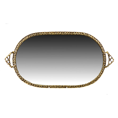 Sub.:12 - Lote: 1214 -  Bandeja de bronce con fondo de espejo, bordes y asas laterales cincelados.
