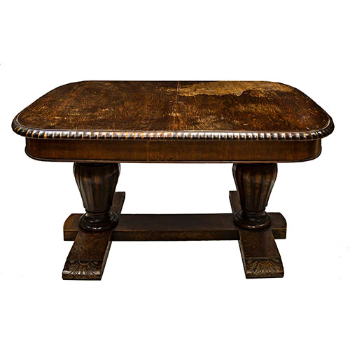 Sub.:13-On - Lote: 20 -  Mesa de comedor en madera de castao tallada con dos extensiones de 38 cm cada una.