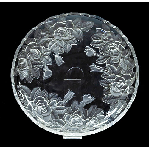 Sub.:13-On - Lote: 272 -  Plato de pastas en cristal grabado con motivos florales.