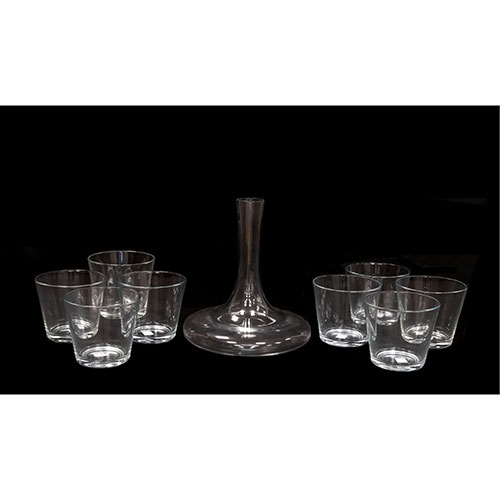 Sub.:13-On - Lote: 268 -  Decantador con ocho vasos realizado en cristal.