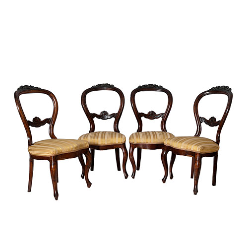 Sub.:13-On - Lote: 65 -  Cuatro sillas isabelinas en madera tallada y patinada.