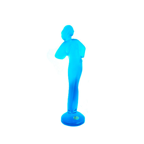 Sub.:13-On - Lote: 247 -  Figura femenina estilo modernista, en cristal azul.