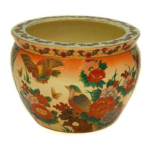 Sub.:13 - Lote: 1309 -  Macetero en porcelana Satsuma con decoraci�n de aves y flores orientales.