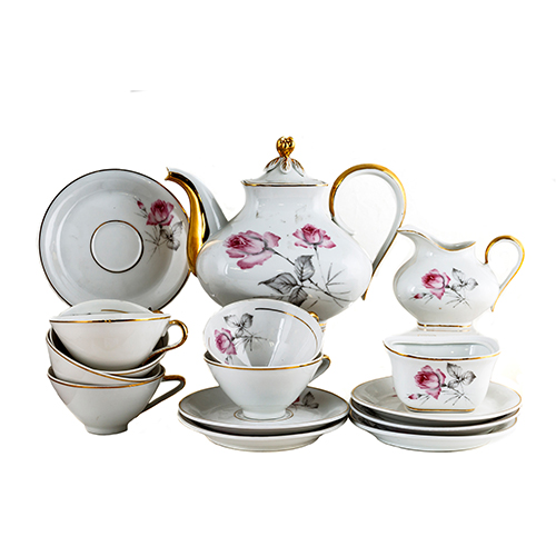 Sub.:13 - Lote: 1314 -  Juego de caf� en porcelana con motivos florales