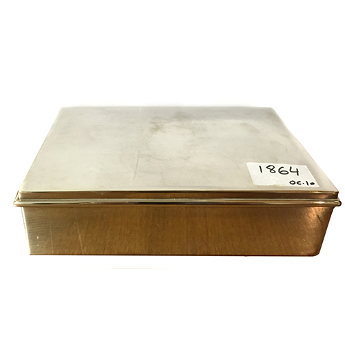 Sub.:13 - Lote: 324 -  Caja tabaquera en metal plateado.