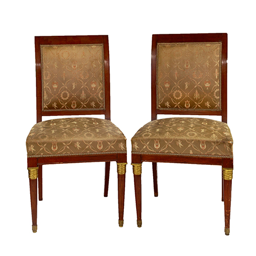 Sub.:13 - Lote: 1295 -  Pareja de sillas estilo Imperio en madera tapizadas en ocre, con aplicaciones de bronce.