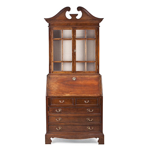 Sub.:13 - Lote: 1302 -  Bureau bookcase en madera patinada con parte superior acristalada y baldas al interior. 