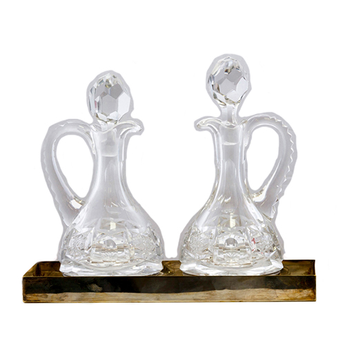 Sub.:13 - Lote: 1467 -  Vinagreras en cristal tallado con base de plata y bandeja de alpaca.