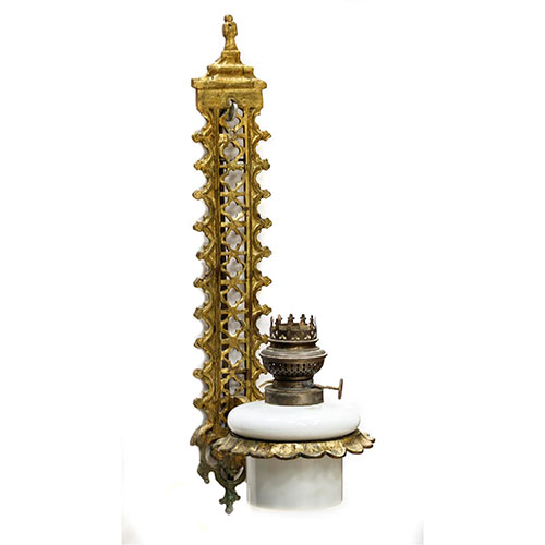 Sub.:14-On - Lote: 202 -  Aplique en bronce de colgar, con dep�sito de opalina blanca. S. XIX.