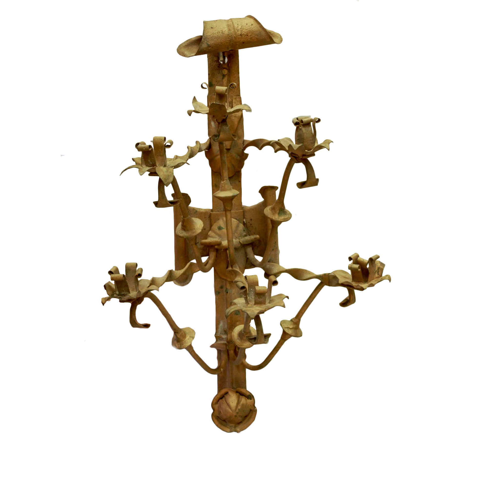 Sub.:14-On - Lote: 237 -  Pareja de candelabros de pared de seis luces. Con molduras vegetales. En hierro forjado patinado en oro
