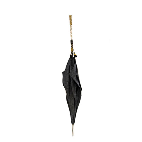 Sub.:14-On - Lote: 1635 -  Antiguo parasol negro con mango de bronce y n�car.