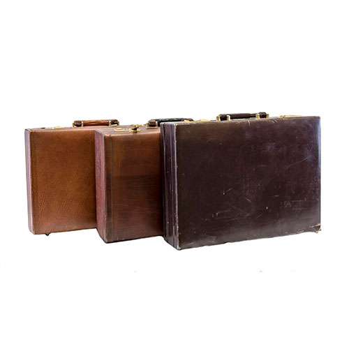 Sub.:14-On - Lote: 1636 -  Lote de tres maletines en piel y s�mil piel con combinaci�n cifrada