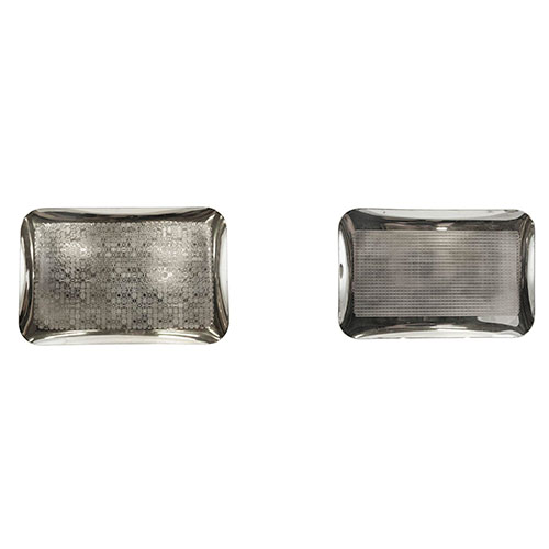 Sub.:14-On - Lote: 1700 -  Lote de dos bandejas en metal plateado con cenefas interiores cinceladas con diferentes entramados geom�tricos. Con punz�n Epbrass, Germany.