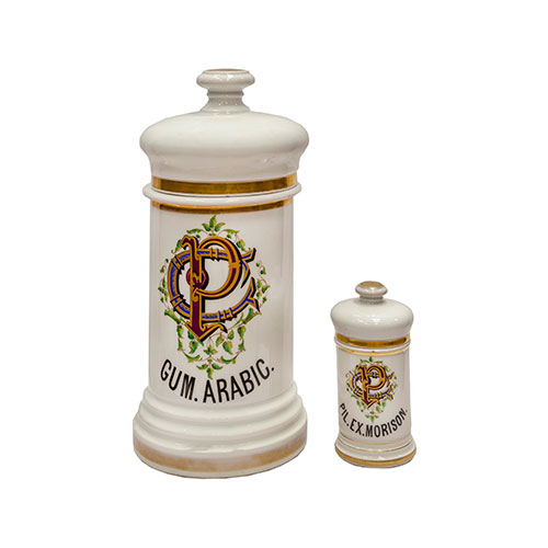 Sub.:14-On - Lote: 1307 -  Dos albarelos en porcelana, de diferentes tama�os, con tapa