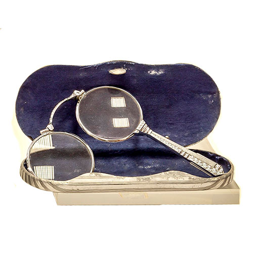 Sub.:14-On - Lote: 1765 -  Binoculos en metal plateado con estuche.