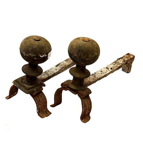 Sub.:14-On - Lote: 1652 -  Lote de dos morillos de chimenea en lat�n con base de hierro