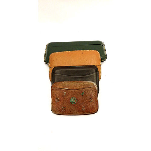 Sub.:14-On - Lote: 1737 -  Lote de 4 pitilleras en cuero de diferentes tonos, una con s�mbolos de ganader�as.