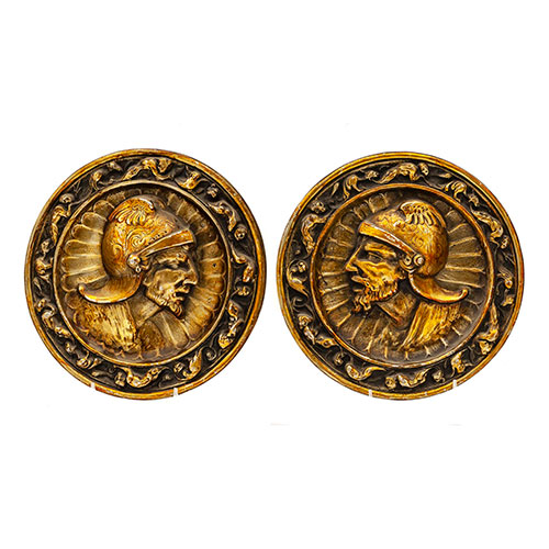 Sub.:14-On - Lote: 1615 -  Pareja de platos en peltre con busto de caballeros en estilo neorenacimiento.