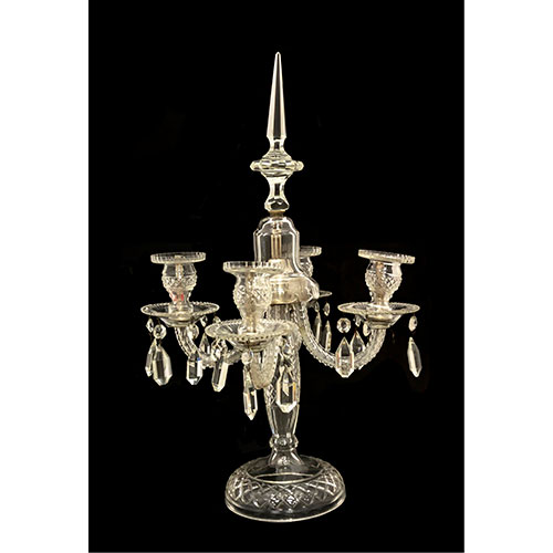 Sub.:14-On - Lote: 251 -  Candelabro compuesto por cuatro luces y realizado en cristal.
