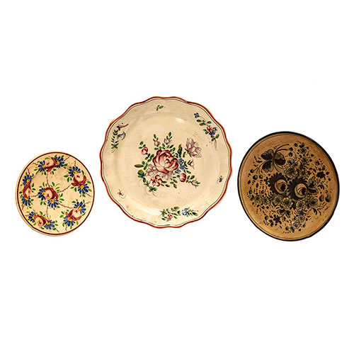 Sub.:14-On - Lote: 341 -  Lote de tres platos de cer�mica de Hungr�a, Estrasburgo y Trieste.