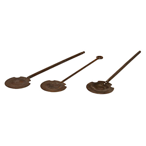 Sub.:14-On - Lote: 1651 -  Lote de 3 palas de brasero en hierro fundido
