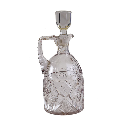 Sub.:14-On - Lote: 1417 -  Licorera en cristal tallado con asa y tap�n.