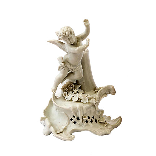 Sub.:14-On - Lote: 1249 -  Figura en porcelana de Capodimonte, con representacin de ngel