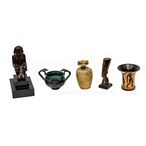 Sub.:14-On - Lote: 1659 -  Lote de cinco objetos r�plica de modelos egipcios y griegos.