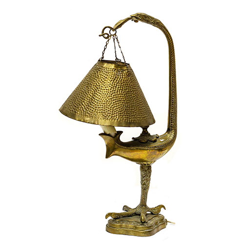 Sub.:14-On - Lote: 233 -  L�mpara realizada en bronce seg�n modelo cl�sico romano con pie de avestruz.