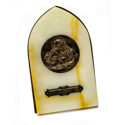 Sub.:14-On - Lote: 1634 -  Lote formado por placa de Jes�s en plata y caja con representaci�n de la virgen.