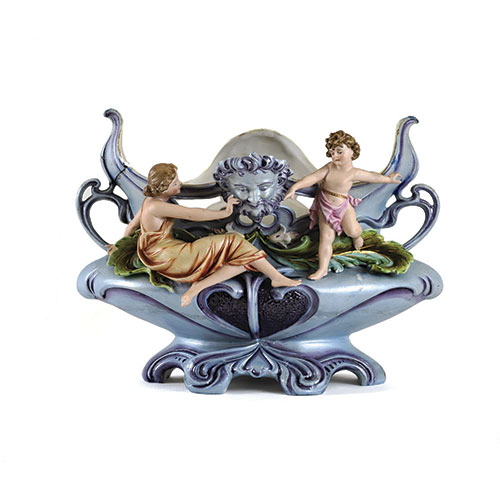 Sub.:14-On - Lote: 1270 -  Centro modernista en biscuit con escena mitol�gica. Con roturas.