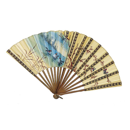 Sub.:14-On - Lote: 1476 -  Abanico en madera tallada y dorada y seda pintada.