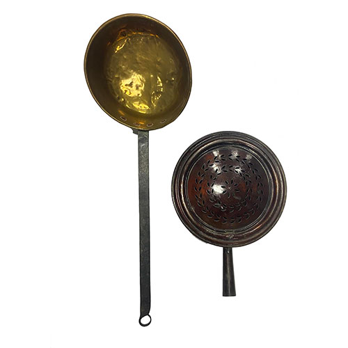 Sub.:14-On - Lote: 1764 -  Calentador sin mango y cazo realizados en lat�n.