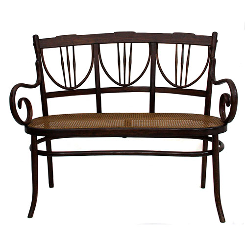 Sub.:14-On - Lote: 129 -  Canap� de estilo Thonet realizado en madera y asiento en rejilla.