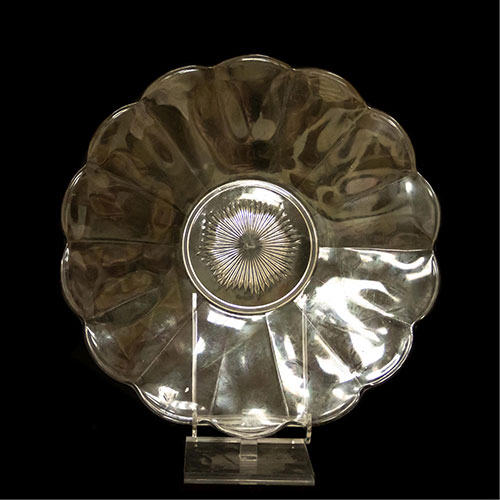 Sub.:14-On - Lote: 1451 -  Bandeja realizada en cristal con detalle de estrella.