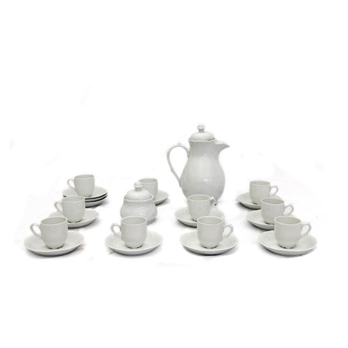 Sub.:14-On - Lote: 1359 -  Juego de t� realizado en porcelana blanca Bidasoa, formado por 10 tazas, 12 platos, tetera y azucarero.