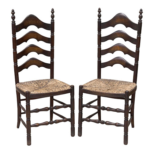 Sub.:14-On - Lote: 130 -  Pareja de sillas con respaldo alto y asiento en enea.