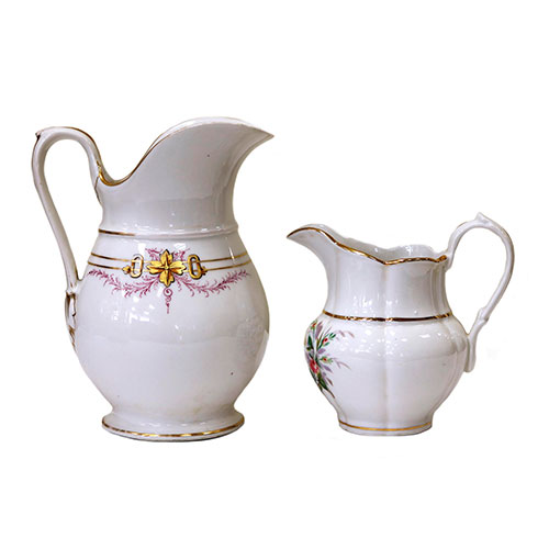 Sub.:14-On - Lote: 1377 -  Lote de dos jarras en porcelana.