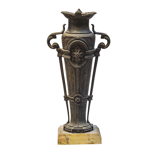 Sub.:14-On - Lote: 1612 -  Jarr�n en calamina sobre peana de m�rmol.