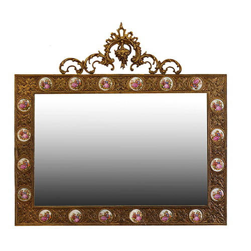 Sub.:14-On - Lote: 1782 -  Espejo en bronce con medallones de porcelana.
