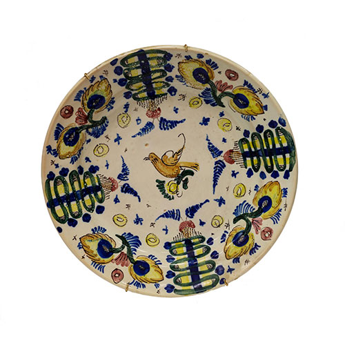 Sub.:14-On - Lote: 333 -  Plato en cer�mica vidriada y policromada con escenas animales y vegetales.