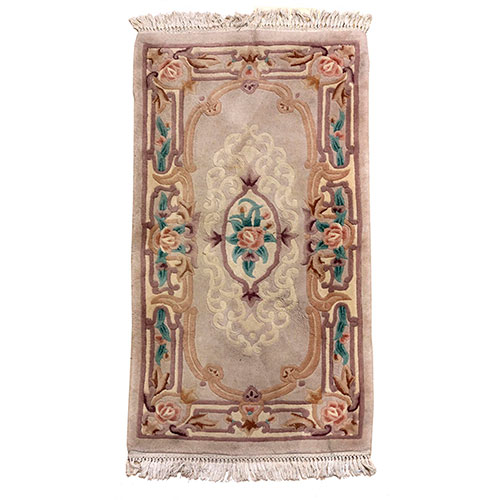 Sub.:14-On - Lote: 151 -  Alfombra china de nudo en tonos blancos y rosas.