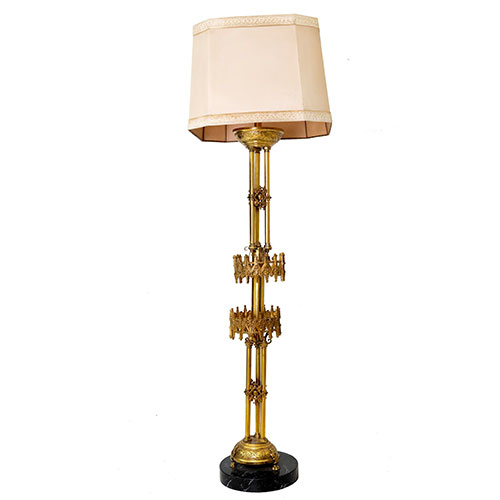 Sub.:14-On - Lote: 223 -  L�mpara de pie neog�tica en bronce dorado con tres luces. Apoya sobre base de m�rmol.