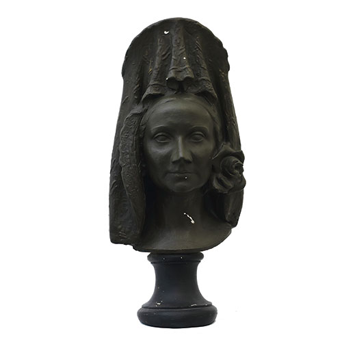 Sub.:14-On - Lote: 1582 -  Dama con peineta