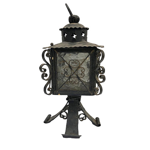 Sub.:14-On - Lote: 254 -  Farol en hierro de mesa electrificado.