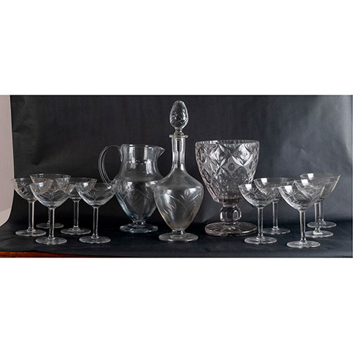 Sub.:14-On - Lote: 1446 -  Diez copas de champ�n, ocho de agua, seis de vino, una licorera, una jarra de agua.