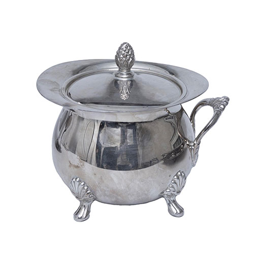 Sub.:14-On - Lote: 653 -  Hielera en metal plateado con tapa