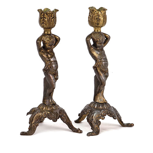 Sub.:14-On - Lote: 204 -  Pareja de candeleros. En calamina, con puttis como v�stago.