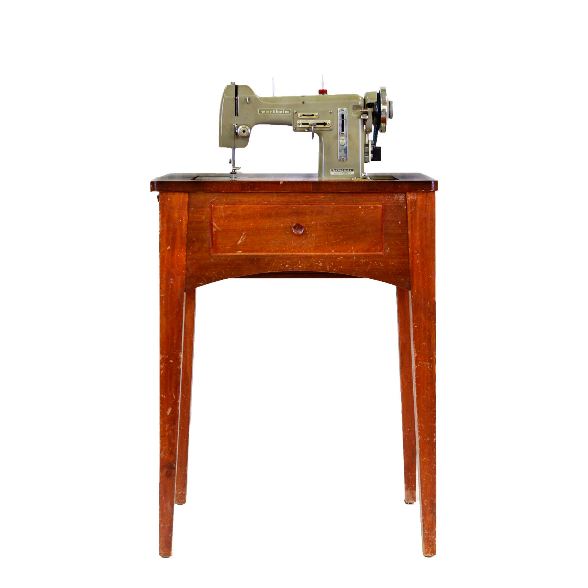 Sub.:14-On - Lote: 1698 -  Maquina de coser con mesa en madera.